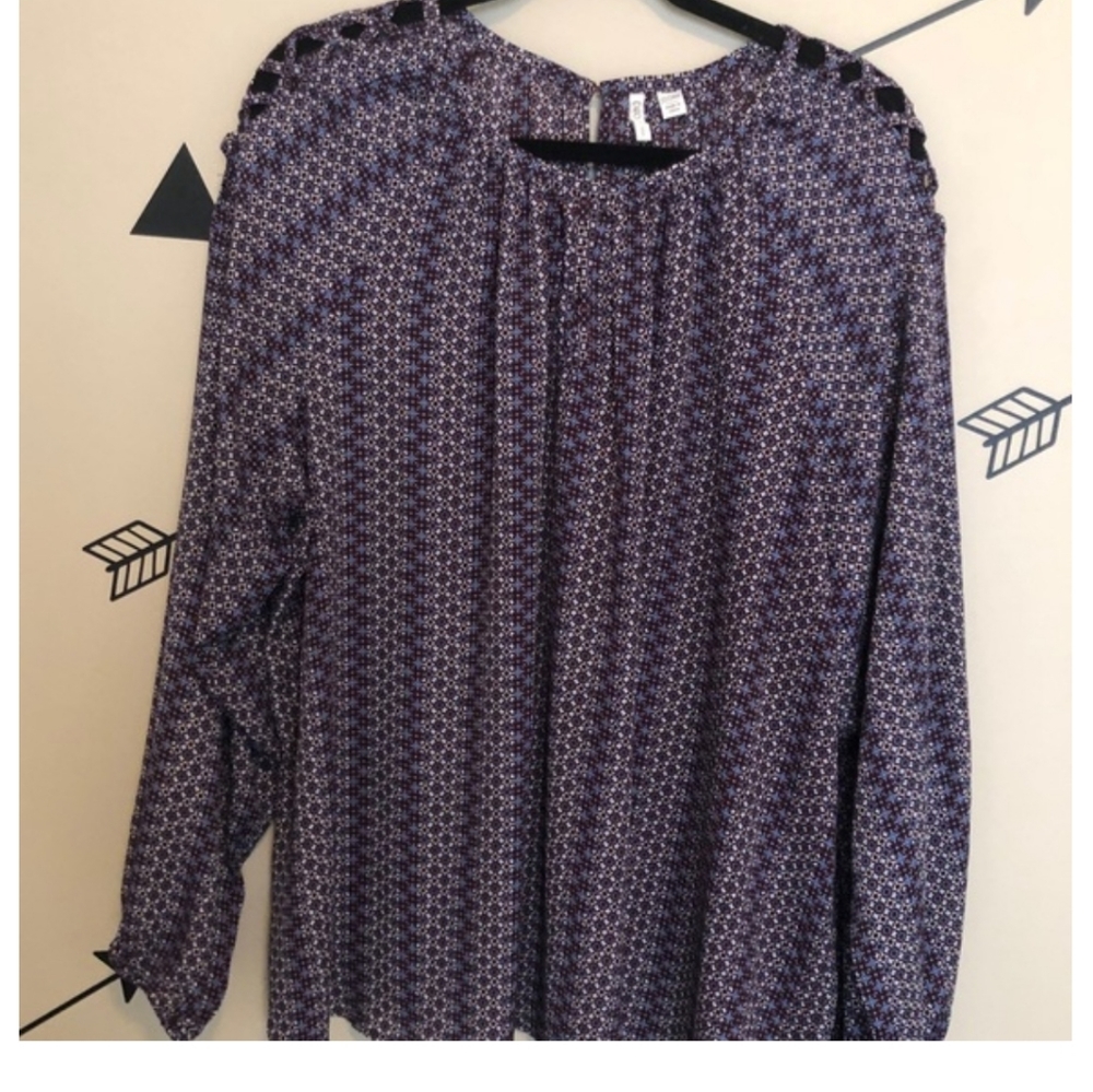 Long sleeve lattice sleeve blouse